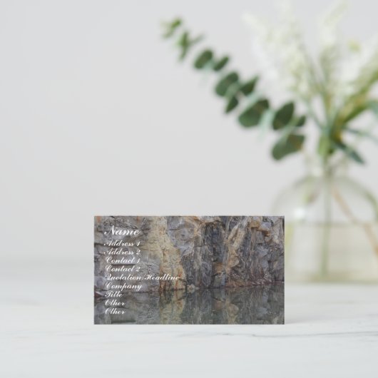 Rock Quarry Wall Reflecteert Natuur Visitekaartje (Staand voorkant)