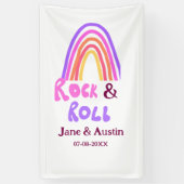 Rock & roll bruiloft koppel naam retro regenboog spandoek (Verticaal)