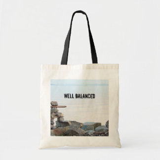 Rock stapelkunst aan het strand. Foto van Hao zhan Tote Bag