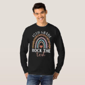 Rock The Test 10th Grade Test Day Teacher Rainbow T-shirt (Voorkant volledig)