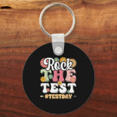 Rock The Test Testing Day Groovy Motivational Teac Sleutelhanger (Voorkant)