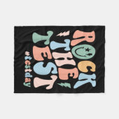 Rock The Test Testing Day Retro Motivational Teach Fleece Deken (Voorkant (Horizontaal))