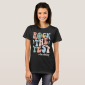 Rock The Test Testing Day Retro Motivational Teach T-shirt (Voorkant volledig)