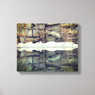 Rock Wall reflectie in Pond Natuur Canvas Afdruk