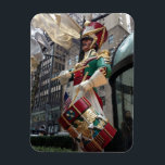 Rockefeller Center Drummer Boy KerstNew York Magneet<br><div class="desc">Met een originele kleurenfoto van een "Little Drummer Boy"-beeld, die het Rockefeller-centrum voor het kerstvakantieseizoen bewondert. Foto gemaakt in Manhattan, New York City. Er zijn ook veel andere foto's van NYC en natuur te vinden in deze winkel. Zie je niet precies wat je zoekt? Neem contact op met Rebecca om...</div>