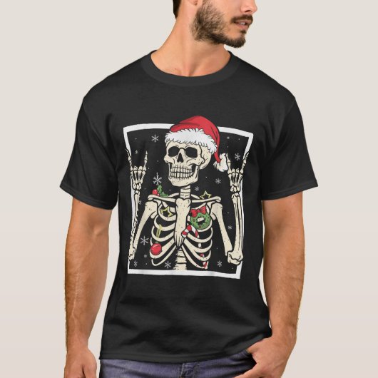 Rocker Skeleton Santa Hat Cool Christmas Punk Rock T-shirt (Voorkant)
