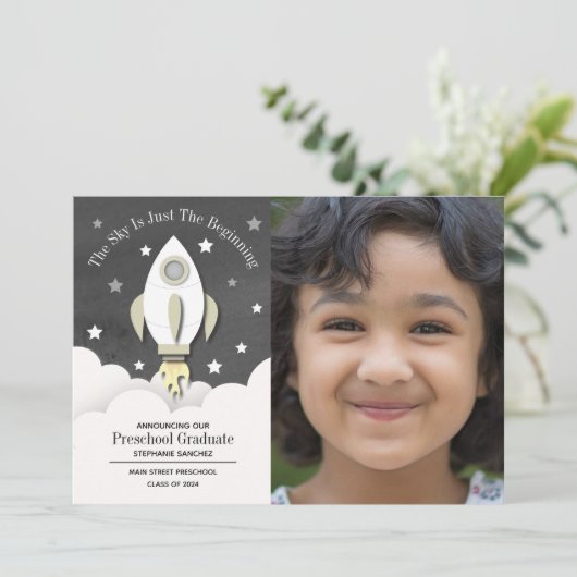 Rocket Preschool Afstuderen Fotouitnodiging Kaart (Staand voorkant)