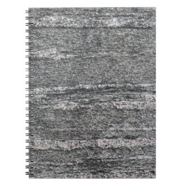 Rockface met zwart gelaagd sediment notitieboek