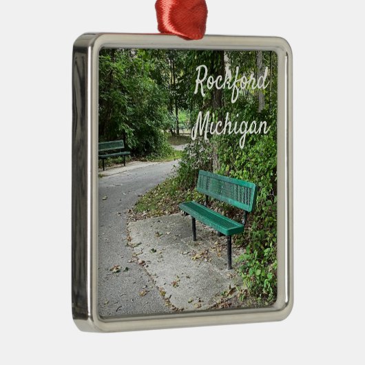 Rockford Michigan White Pine Walking Trail Bench Metalen Ornament (Rechts)