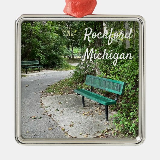 Rockford Michigan White Pine Walking Trail Bench Metalen Ornament (Voorkant)