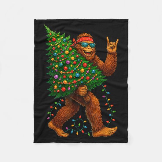 Rockin Christmas Bigfoot Carrying Tree Fun Xmas Ro Fleece Deken (Voorkant)