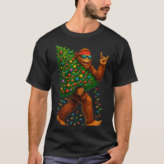 Rockin Christmas Bigfoot Carrying Tree Fun Xmas Ro T-shirt (Voorkant)