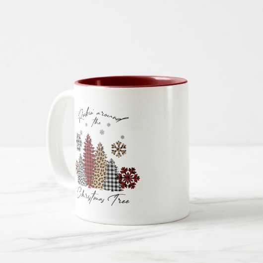 Rockin’ Christmas Mug – Plaid & Leopard Trees Tweekleurige Koffiemok (Voorkant links)