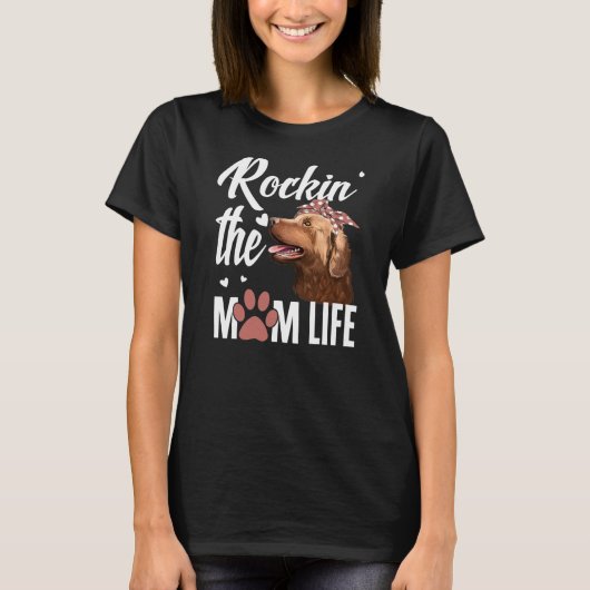 Rockin The Chesapeake Bay Retriever Mom Life Dog T-shirt (Voorkant)