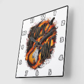 Rocking gitaar te midden van vurige vlammen bij ee vierkante klok (Hoek)