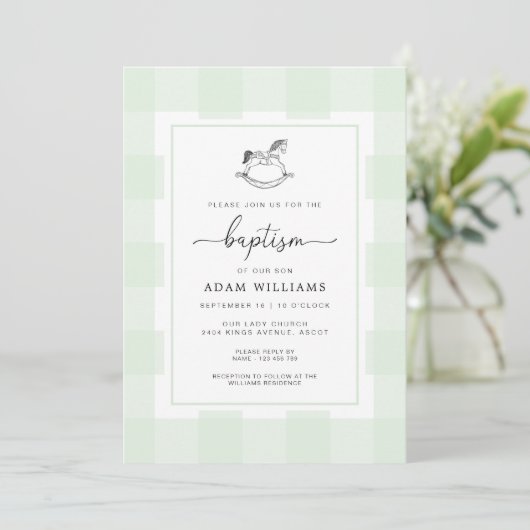 Rocking Horse Green Gingham Baptism Invitation Kaart (Staand voorkant)