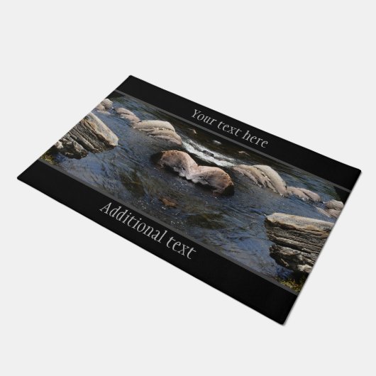 Rocks in Stream Natuur gepersonaliseerd Deurmat (Schuin)