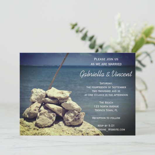 Rocks op het strand bruiloft kaart (Staand voorkant)