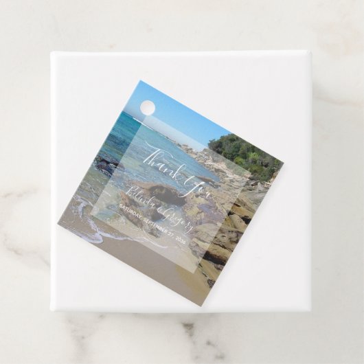 Rocky Beach Wedding Gift Bedankjes Labels (In situ)