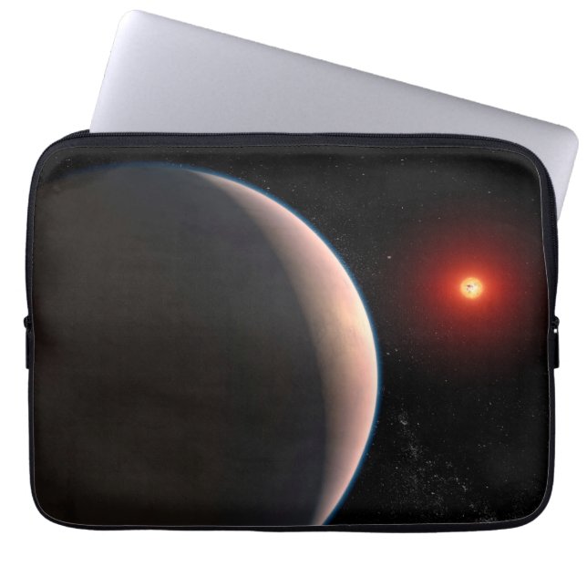 Rocky Exoplanet GJ 486 B in een baan om een rode d Laptop Sleeve (Voorkant)