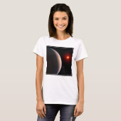 Rocky Exoplanet GJ 486 B in een baan om een rode d T-shirt (Voorkant volledig)
