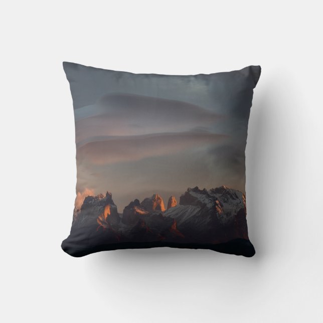 ROCKY MOUNTAIN ONDER GRAY CLOUDS KUSSEN (Voorkant)