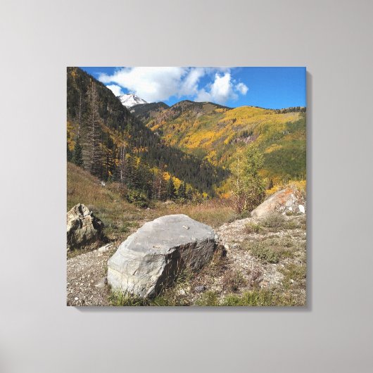 Rocky Mountain Rocks Uitgerekt Canvas Print (Voorkant)