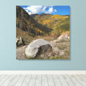 Rocky Mountain Rocks Uitgerekt Canvas Print (Insitu (Houten vloer))