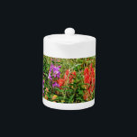 Rocky Mountain Wildbloemen Theepot<br><div class="desc">colorado rocky mountainbloemen Foto van Sandy Closs. Delphinium,  Daisies,  madeliefje,  "fire pinks",  blauw,  geel,  rood, " indian verfborstel"</div>