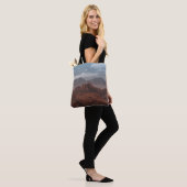 ROCKY MOUNTAINES ONDER GRAY SKIES TOTE BAG (Op model)
