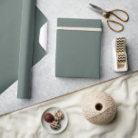 Rocky River Deep Green Solid Color Cadeaupapier<br><div class="desc">Effen kleur inpakpapier in een enorme verscheidenheid aan kleuren voor al uw bruiloft en douche geschenken. De kleuren voor 2025 zijn donker en vet en dit is wat je vindt in mijn nieuwste design met kleurnamen van verschillende ontwerpbedrijven.</div>