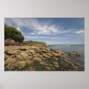 Rocky Seaside met motorboot Poster