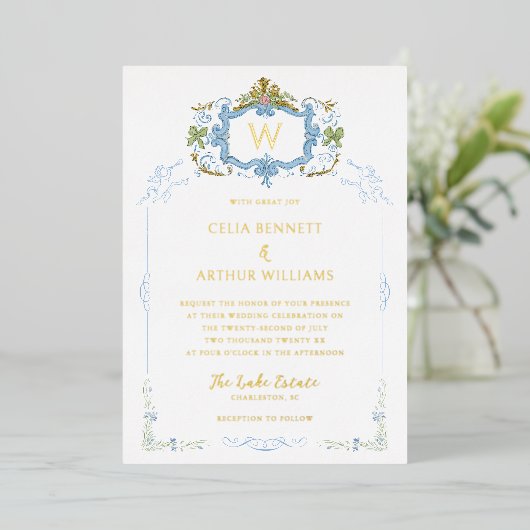 Rococo Blue Monogram Crest Wedding Folie Uitnodiging (Staand Voorkant)