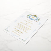 Rococo Blue Monogram Crest Wedding Folie Uitnodiging (Gedraaid)