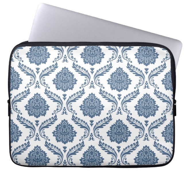 Rococo Damask Groot Patroon Blauw op Wit Laptop Sleeve (Voorkant)