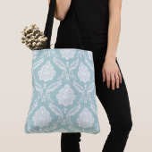 Rococo Damask Groot Patroon Wit op Eendenei Blauw Tote Bag (Dichtbij)