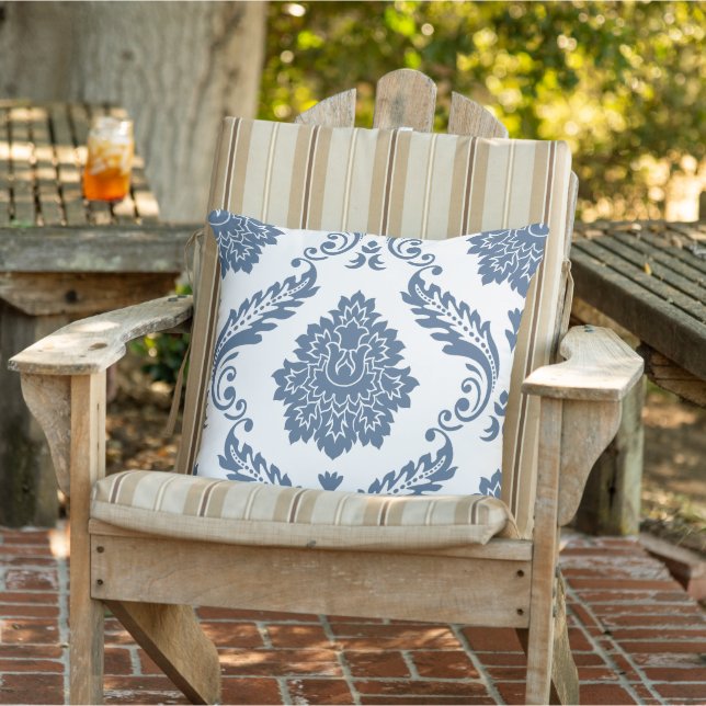 Rococo Damask Lg Patroon Blauw op Wit Buitenkussen (Stoel)