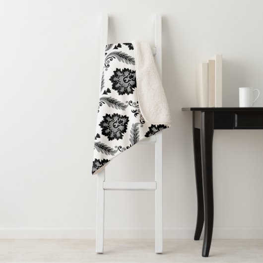Rococo Damask Pattern Grey Black White Sherpa Deken (In situ)
