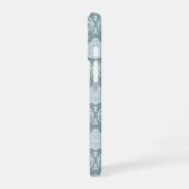 Rococo Damask Rpt Pattern Duck Egg Blue+Teal iPhone 16 Hoesje (Linkerkant)