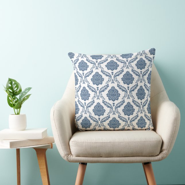 Rococo Damast Patroon Blauw op Wit Kussen (Stoel)