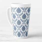 Rococo Damast Patroon Blauw op Wit Latte Mok (Linkerhoek)