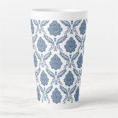 Rococo Damast Patroon Blauw op Wit Latte Mok (Voorkant)