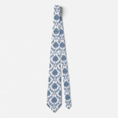 Rococo Damast Rpt Patroon Blauw op Wit Stropdas (Voorkant)