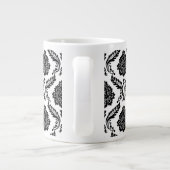 Rococo Damastpatroon Zwart op Wit Grote Koffiekop (Achterkant)