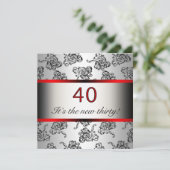 Rode 40e verjaardag Party Black Damask Uitnodiging (Staand voorkant)