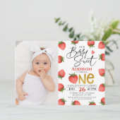 Rode aardbei bessen zoete foto eerste verjaardag kaart (Staand voorkant)