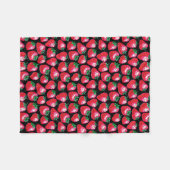 Rode aardbei op zwarte achtergrond fleece deken (Voorkant (Horizontaal))