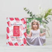 Rode Aardbei Popsicle Meisje Foto Verjaardag Kaart (Staand voorkant)