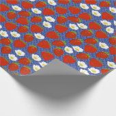 Rode aardbeien en witte bloemen marine & White Cadeaupapier (Hoek)