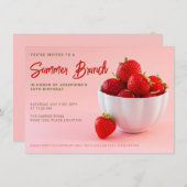 Rode aardbeien op roze zomerbrunch Verjaardag Kaart (Voorkant / Achterkant)